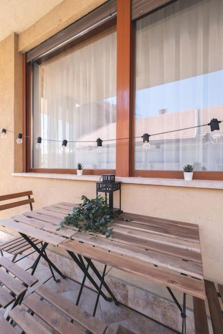 Apartmán Bright Downtown Balcony Retreat Budapešť Exteriér fotografie